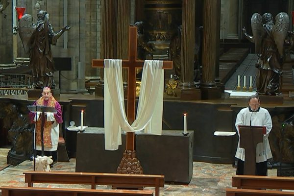 Via Crucis con l'Arcivescovo in diretta tv, radio e web